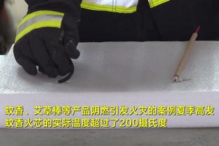 主动小跑上前？！詹姆斯赛前与波波维奇拥抱致意